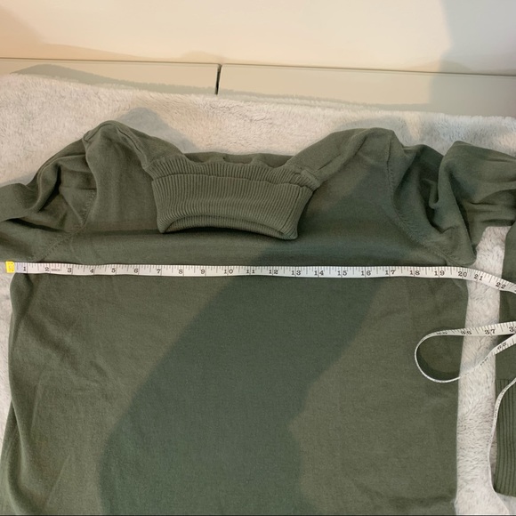 Turtleneck with Button Detailing on cuffs - Picture 4 of 6